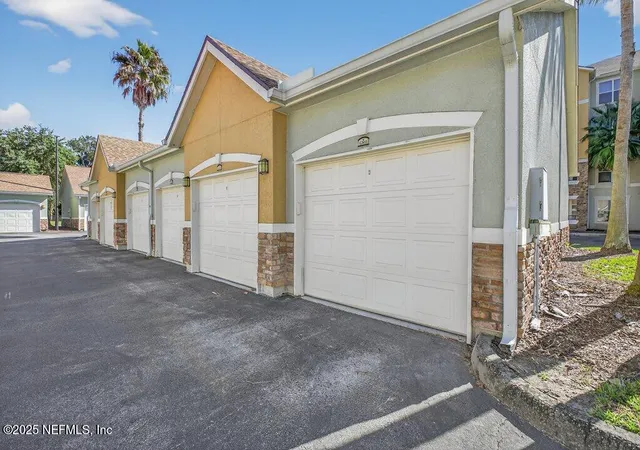Homes for sale in Jacksonville, FL | 8539 W Gate Pkwy W #9325, Jacksonville, FL 32216 | MLS# 2117850