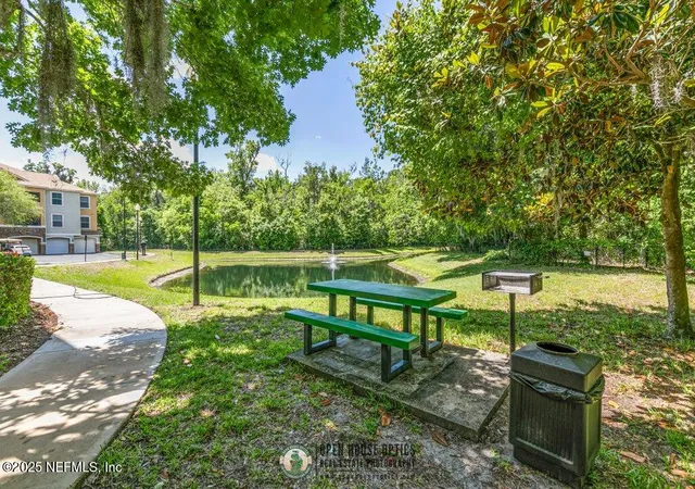 Homes for sale in Jacksonville, FL | 8539 Gate Parkway, Jacksonville, FL 32216 | Houzeo