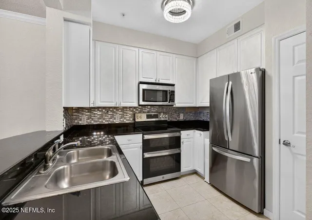 Homes for sale in Jacksonville, FL | 8539 W Gate Pkwy W #9325, Jacksonville, FL 32216 | MLS# 2117850