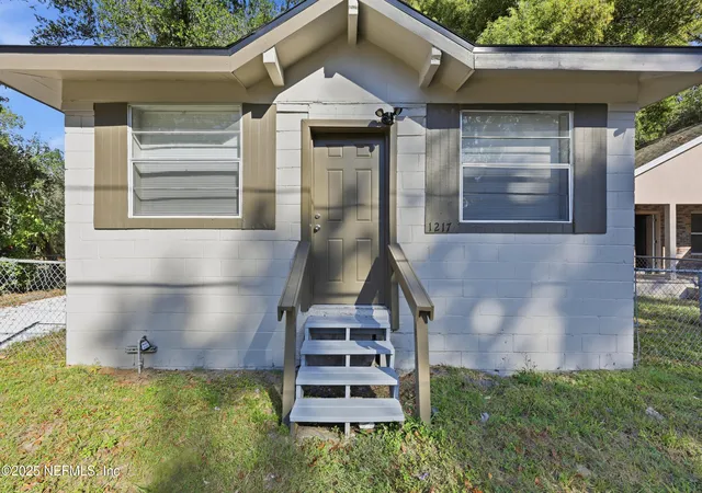 Photo 2 of Sale Pending at 1217 W 29th Street, Jacksonville, FL 32209 | MLS# 2119375 | Listing updated on 2026-10-05