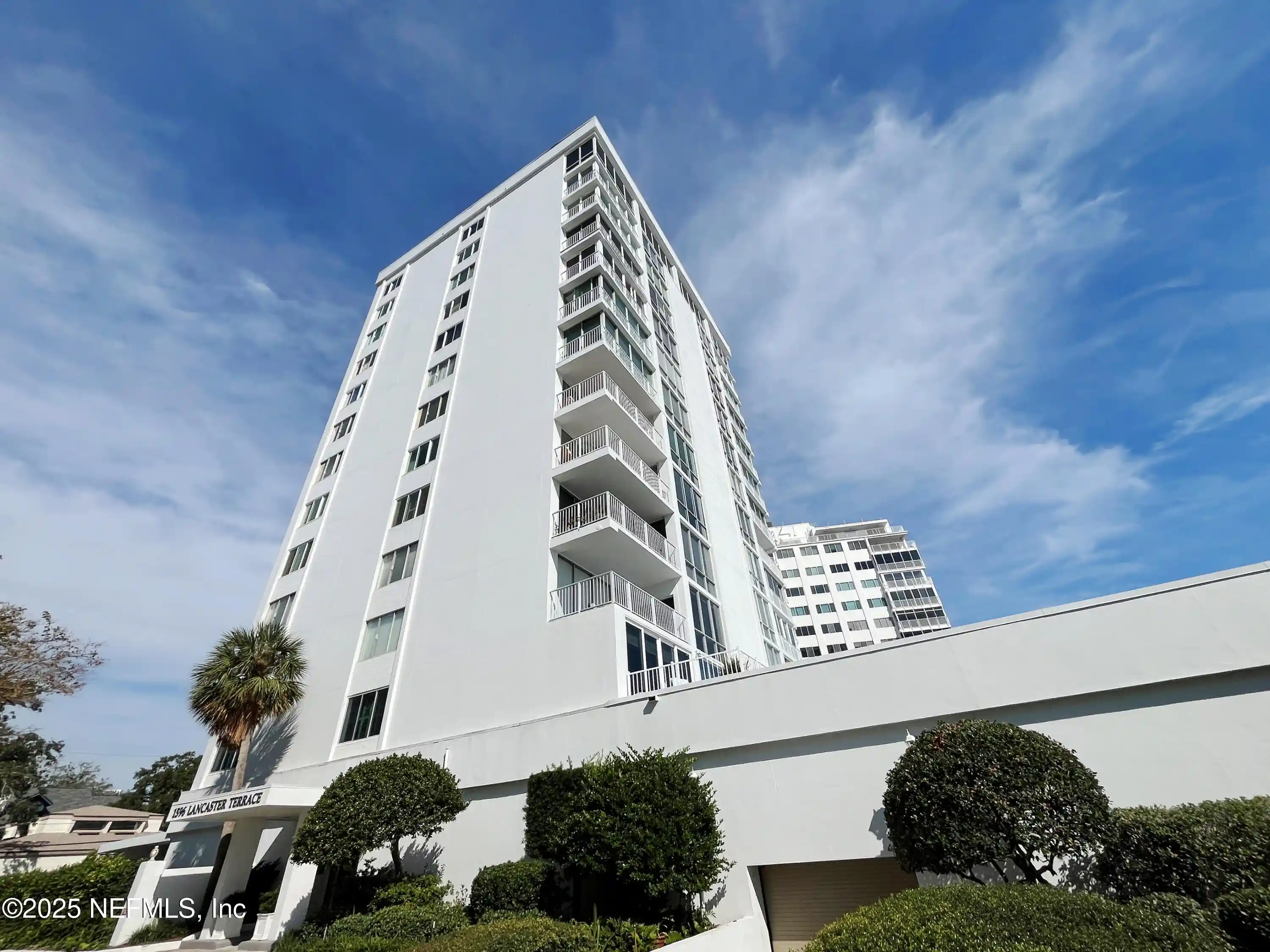 Listing Photo 2 - Condo for sale in 1596 Lancaster Ter located at 1596 Lancaster Ter, Jacksonville, FL 32204 - Unit #7A