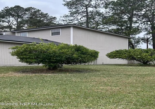 3rd image of 10060 Hidden Branch Dr E, Jacksonville, FL 32257 | MLS# 2120533