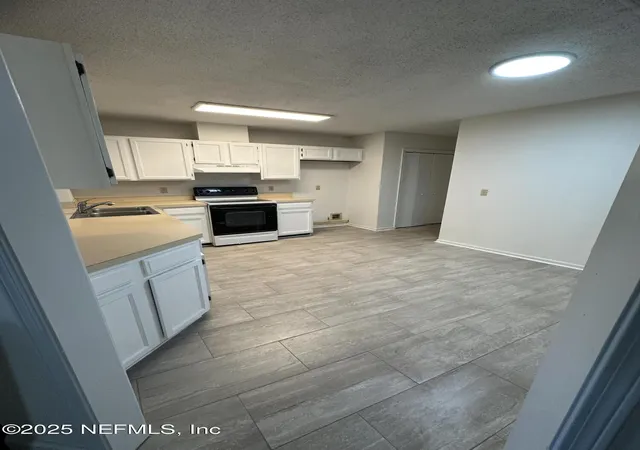 5th image of 10060 Hidden Branch Dr E, Jacksonville, FL 32257 | MLS# 2120533