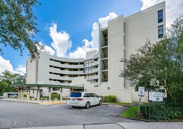 Photo 3 of Sale Pending at 1071 Edgewood Ave S #401, Jacksonville, FL 32205 | MLS# 2120580 | Listing updated on 2026-07-22