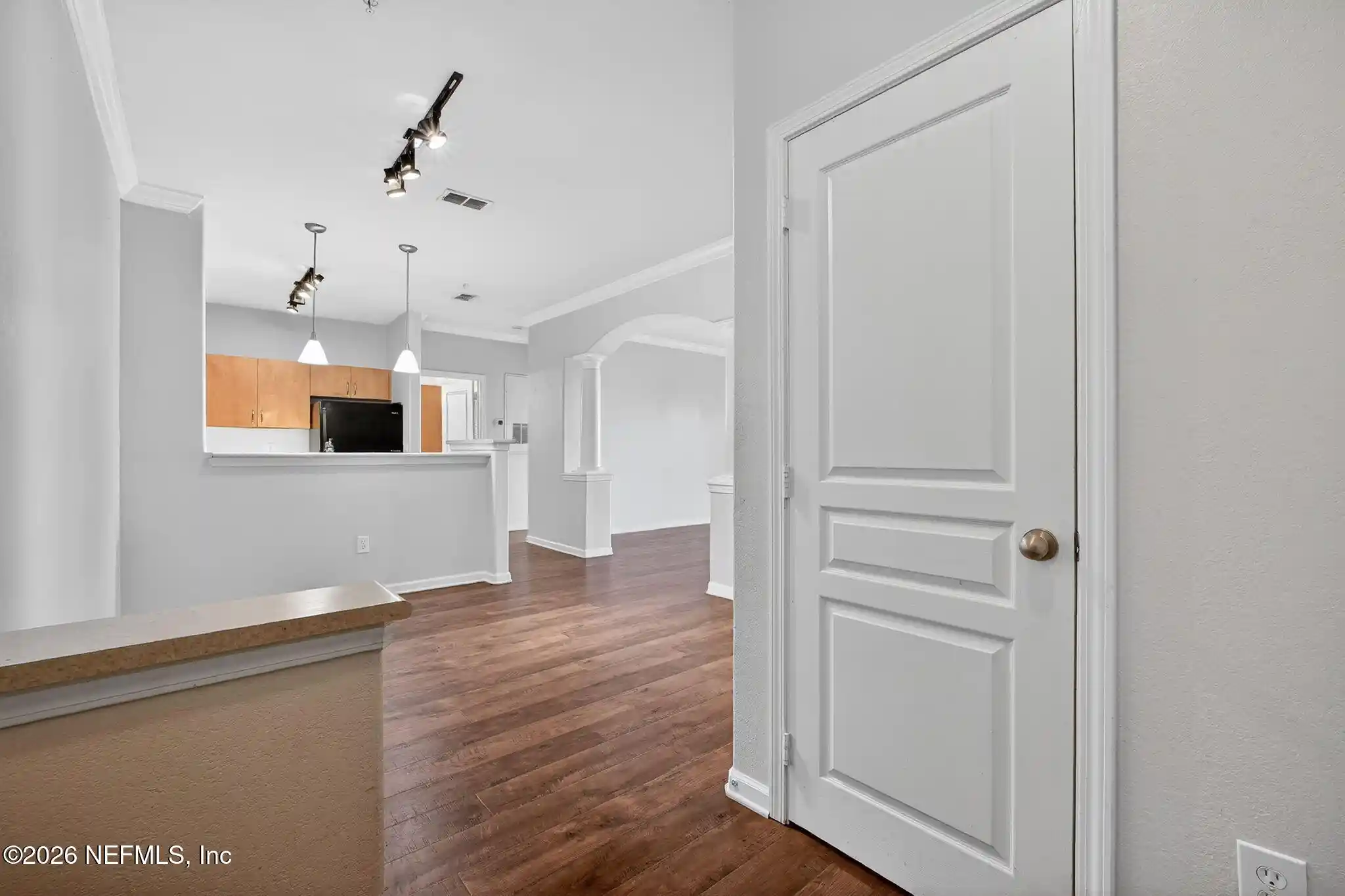 Listing Photo 2 - Condo for sale in 8290 Gate Pkwy located at 8290 Gate Pkwy, Jacksonville, FL 32216 - Unit #707