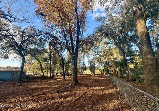 5th image of 892 Lake Shore Ter, Interlachen, FL 32148 | MLS# 2121791