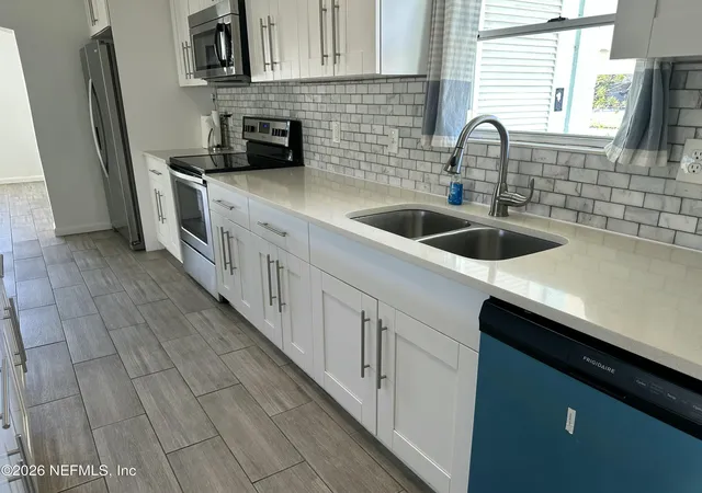 4th image of 365 Sargo Rd, Atlantic Beach, FL 32233 | MLS# 2124470