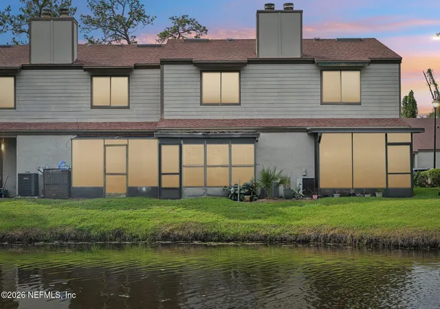 Homes for sale in Jacksonville, FL | 8300 Plaza Gate Lane, Jacksonville, FL 32217 | Houzeo