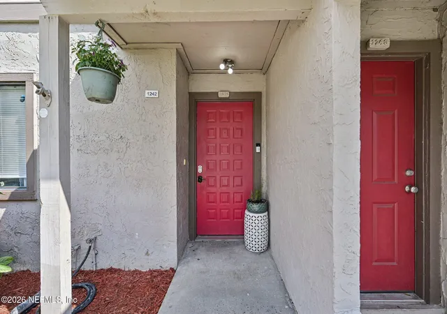 Homes for sale in Jacksonville, FL | 8300 Plaza Gate Ln #1242, Jacksonville, FL 32217 | MLS# 2124396