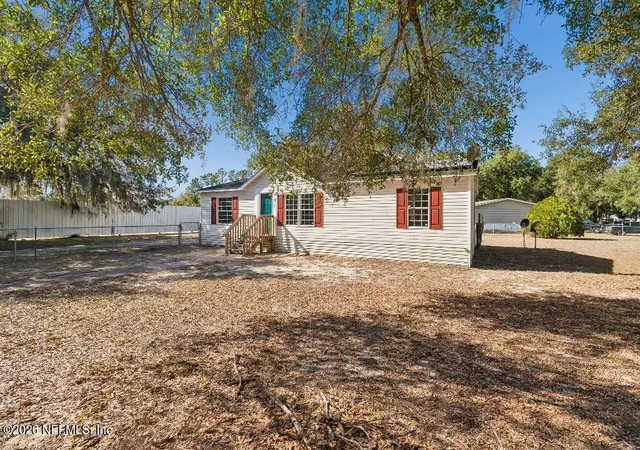 Photo 1 of Sale Pending at 101 Ridgewood Ave, Interlachen, FL 32148 | MLS# 2126209 | Listing updated on 2026-09-01