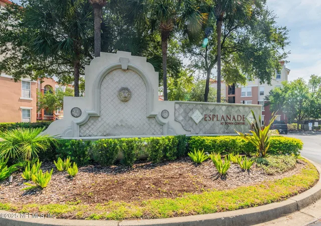 Homes for sale in Jacksonville, FL | 10435 Midtown Parkway, Jacksonville, FL 32246 | Houzeo