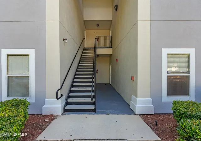 Listing Photo 3 - Condo for sale in building located at 6069 Maggies Cir, Jacksonville, FL 32244 - Unit #115