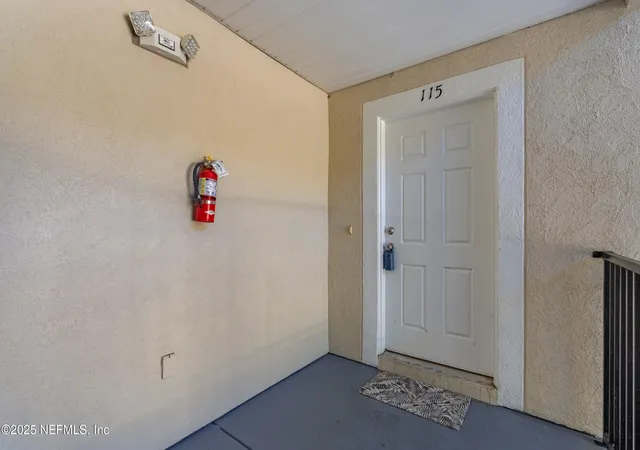 Listing Photo 4 - Condo for sale in building located at 6069 Maggies Cir, Jacksonville, FL 32244 - Unit #115