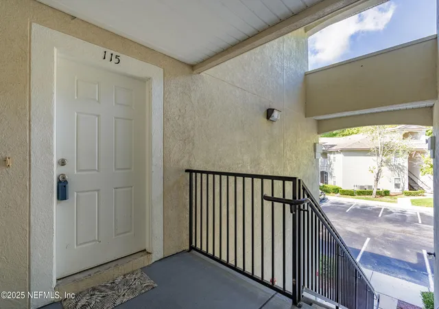 Listing Photo 5 - Condo for sale in building located at 6069 Maggies Cir, Jacksonville, FL 32244 - Unit #115