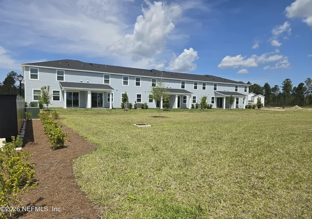 Photo 3 of Townhouse for sale at 221 Yellowstone Dr, Saint Augustine, FL 32092 | MLS# 2128531 | Listing updated on 2026-09-16