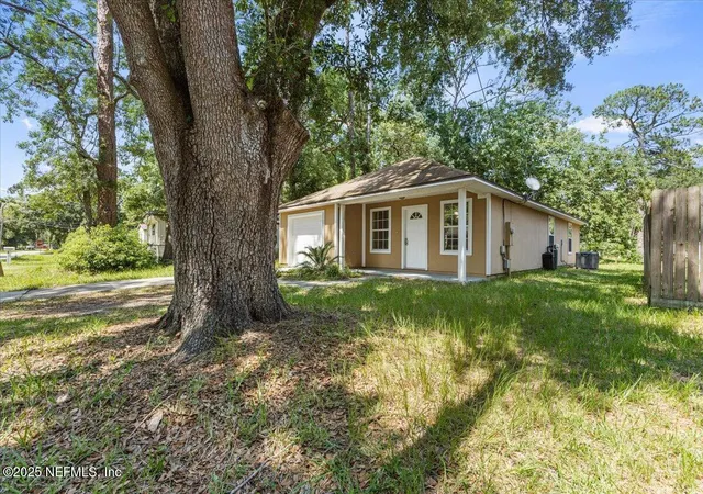 Photo 3 of Single family home for sale at 4527 Clairmont Rd, Jacksonville, FL 32207 | MLS# 2133027 | Listing updated on 2026-09-06