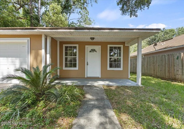 Photo 4 of Single family home for sale at 4527 Clairmont Rd, Jacksonville, FL 32207 | MLS# 2133027 | Listing updated on 2026-09-06