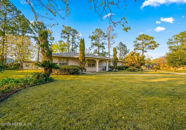 Photo 2 of Sale Pending at 118 W Camelot Dr, Palatka, FL 32177 | MLS# 2129469 | Listing updated on 2026-06-25