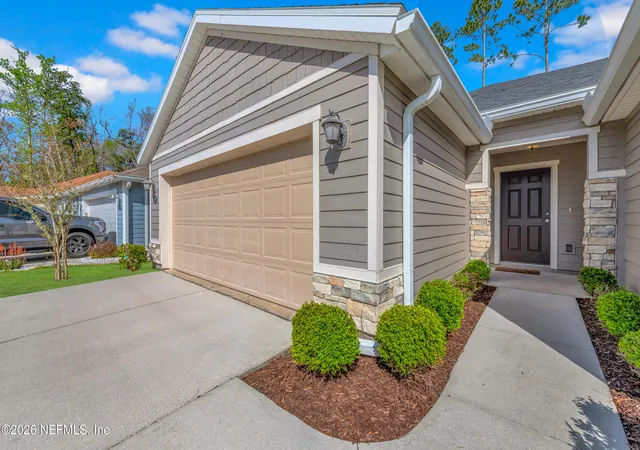 Photo 2 of Sale Pending at 7657 Sunnydale Ln, Jacksonville, FL 32256 | MLS# 2130532 | Listing updated on 2026-04-01