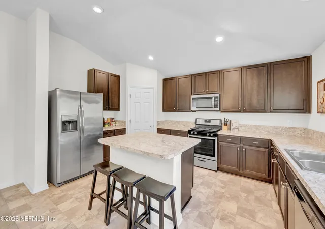 Photo 3 of Sale Pending at 7657 Sunnydale Ln, Jacksonville, FL 32256 | MLS# 2130532 | Listing updated on 2026-04-01