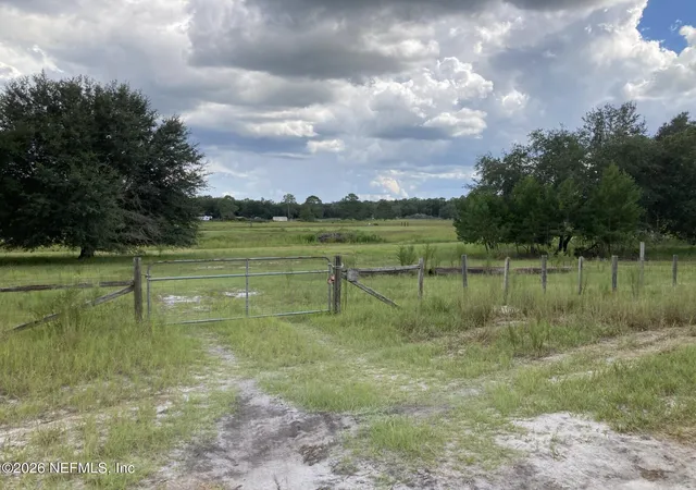 2nd image of 7670 Bundy Lake Rd, Keystone Heights, FL 32656 | MLS# 2133013