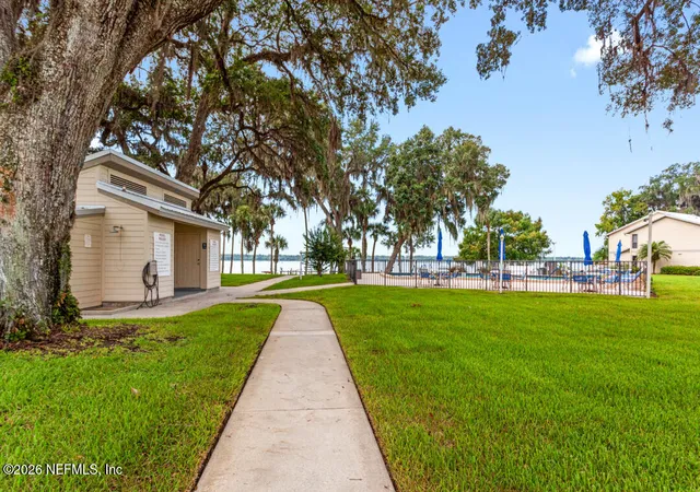 Homes for sale in East Palatka, FL | 222 Hiawatha Court, East Palatka, FL 32131 | Houzeo