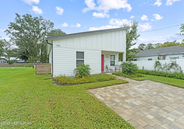 Photo 3 of Single family home for sale at 824 S Rodriquez St, Saint Augustine, FL 32084 | MLS# 2139751 | Listing updated on 2026-08-03