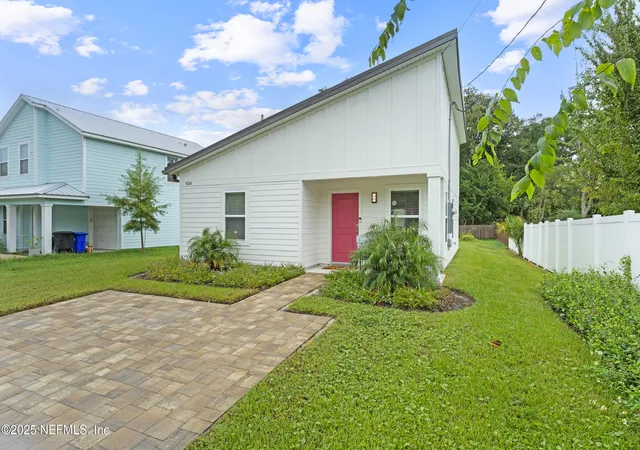Photo 3 of Single family home for sale at 824 S Rodriquez St, Saint Augustine, FL 32084 | MLS# 2139751 | Listing updated on 2026-08-03
