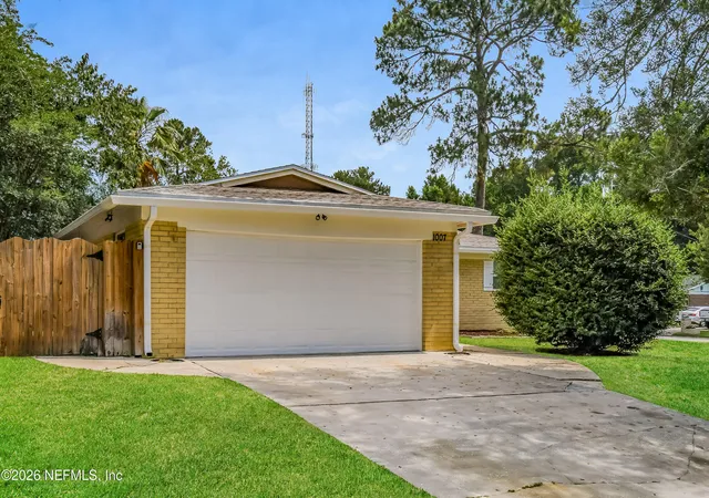 Photo 2 of Single family home for sale at 1007 Grv Park Ln, Orange Park, FL 32073 | MLS# 2134603 | Listing updated on 2026-09-14