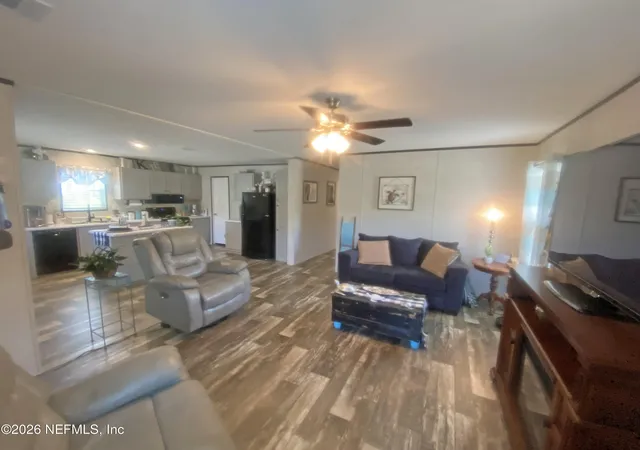 Photo 5 of Manufactured home for sale at 203 SW 5th Avenue, Palatka, FL 32177 | MLS# 2135085 | Listing updated on 2026-08-03