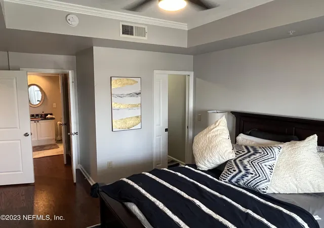2nd image of 400 E Bay St, Jacksonville, FL 32202