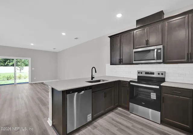 Photo 4 of Townhouse for sale at 3835 Baxley Villas Ct, Middleburg, FL 32068 | MLS# 2135106 | Listing updated on 2026-10-29