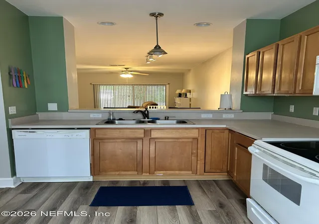 Listing Photo 4 - Condo for sale in building located at 867 Nw 21St Ave, GAINESVILLE, FL 32609