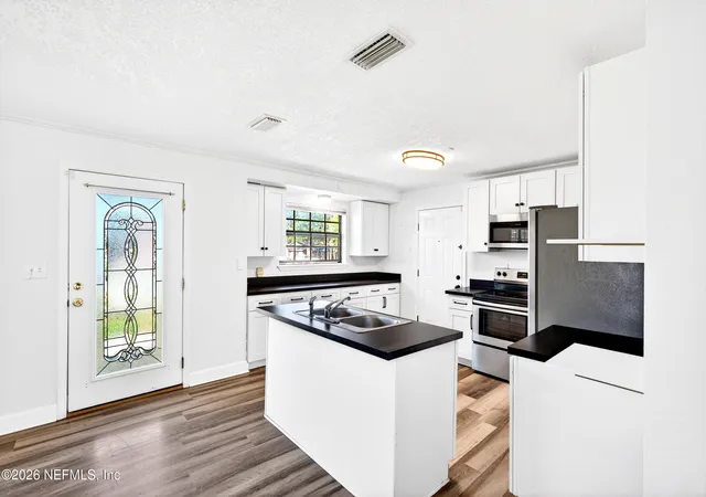 4th image of 666 Edgewood Ave W, Jacksonville, FL 32208 | MLS# 2135574