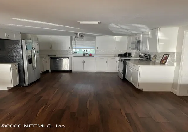 4th image of 5884 Retha Rd, Jacksonville, FL 32254 | MLS# 2135860