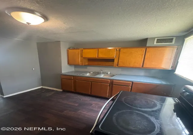 4th image of 1658 W 10 St, Jacksonville, FL 32209 | MLS# 2137882