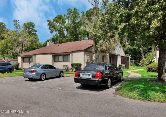 Homes for sale in Jacksonville, FL | 8300 Plaza Gate Ln #1122, Jacksonville, FL 32217 | MLS# 2135968