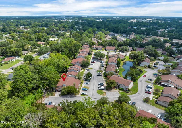 2nd image of 8300 Plz Gate Ln, Jacksonville, FL 32217