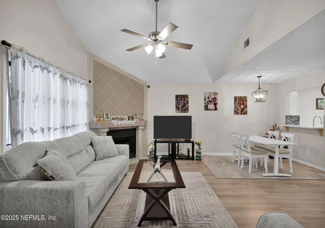 Homes for sale in Jacksonville, FL | 8300 Plaza Gate Ln #1122, Jacksonville, FL 32217 | MLS# 2135968