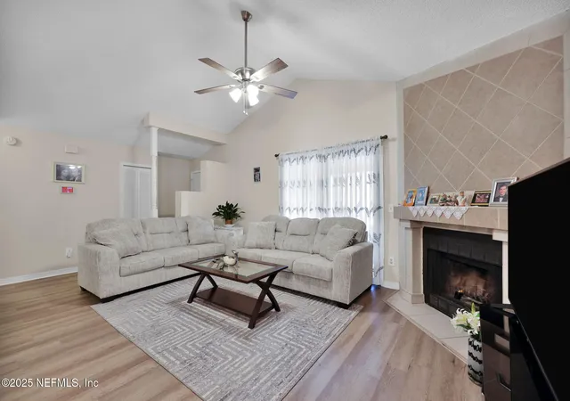 Homes for sale in Jacksonville, FL | 8300 Plaza Gate Ln #1122, Jacksonville, FL 32217 | MLS# 2135968