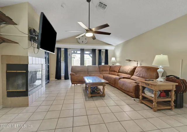 4th image of 8457 Sugartree Dr, Jacksonville, FL 32244 | MLS# 2136081