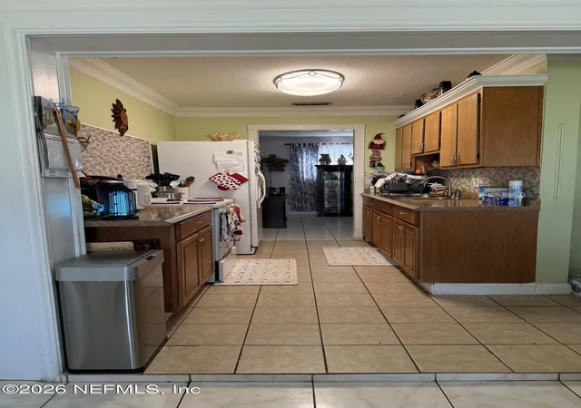 2nd image of 850 Sailfish Dr E, Atlantic Beach, FL 32233 | MLS# 2139023