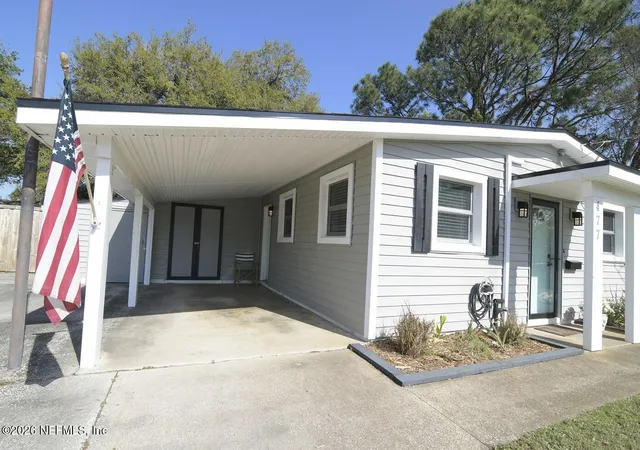 3rd image of 477 Sailfish Dr E, Atlantic Beach, FL 32233 | MLS# 2137261