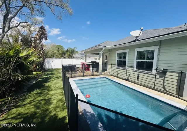 2nd image of 4000 Seaside Dr, Jacksonville Beach, FL 32250 | MLS# 2138604
