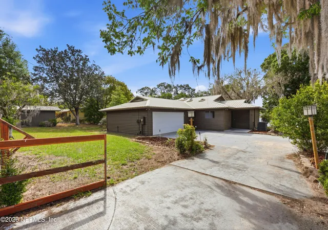 Homes for sale in Interlachen, FL | 125 Twin Lake Grove Dr, Interlachen, FL 32148 | MLS# 2138713