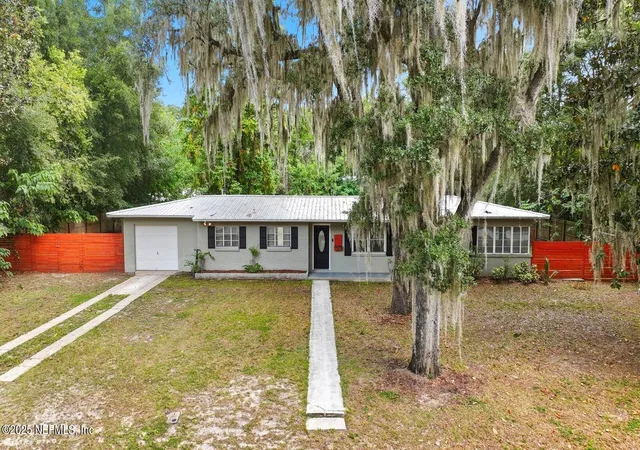 1st image of 130 Sw Peach St, Keystone Heights, FL 32656 | MLS# 2137723