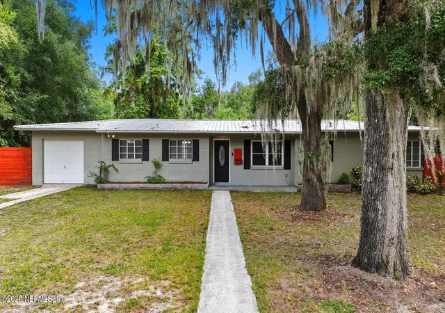 2nd image of 130 Sw Peach St, Keystone Heights, FL 32656 | MLS# 2137723