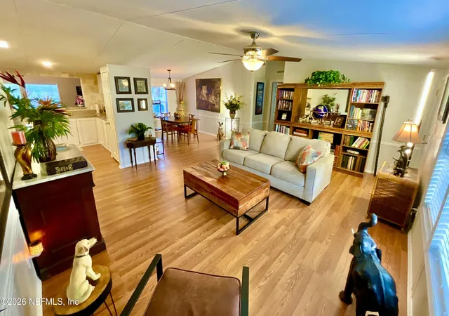 5th image of 129 Crystal Lake Dr, Melrose, FL 32666 | MLS# 2137812