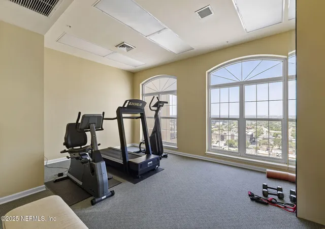 2nd image of 400 E Bay St, Jacksonville, FL 32202