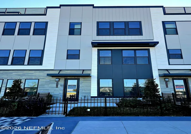 Photo 3 of Townhouse for sale at 1912 Prudential Dr, Jacksonville, FL 32207 | MLS# 2138453 | Listing updated on 2026-09-14